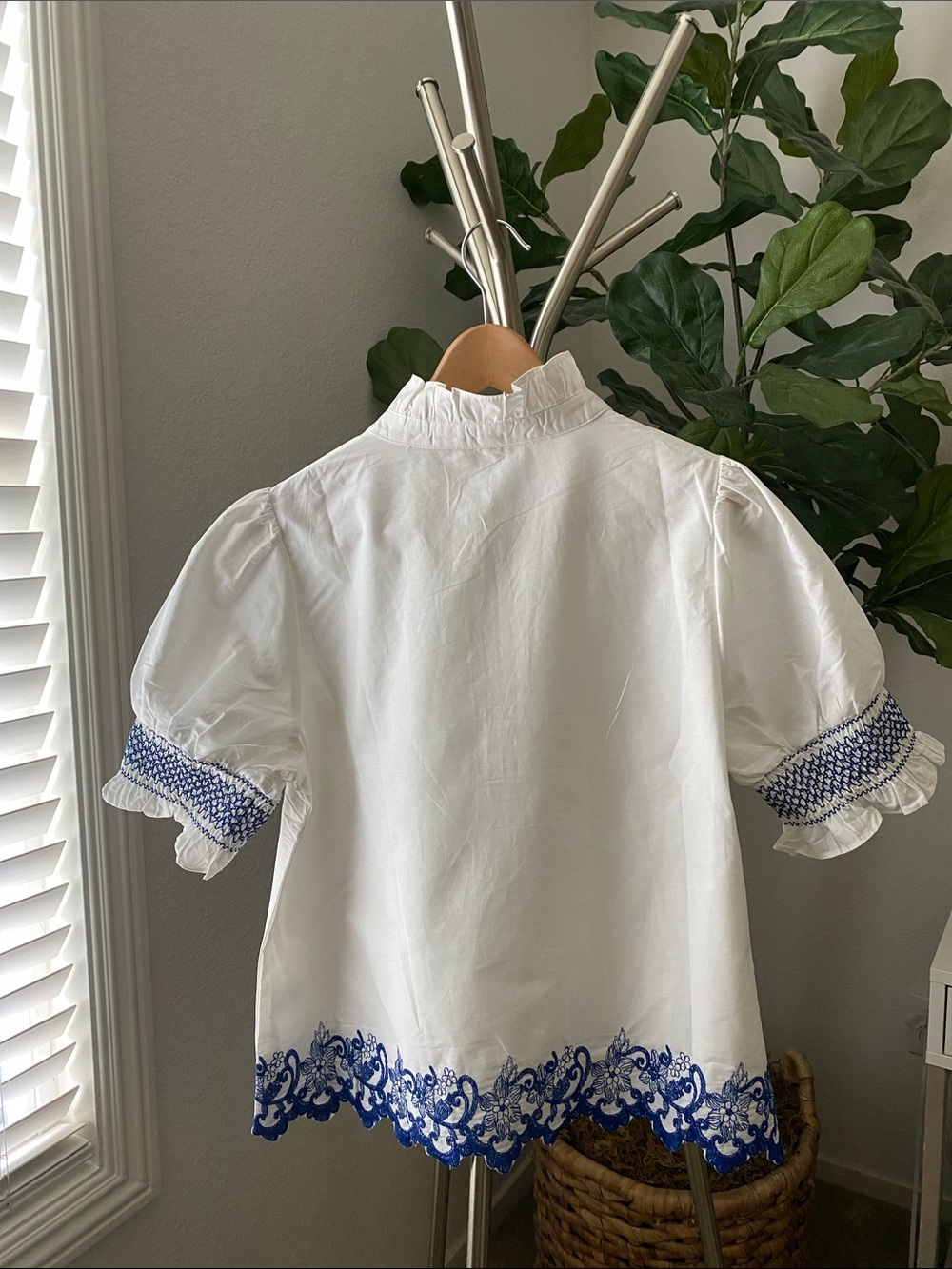 Avara | Stella White Embroidered Trim Top - Large - Picture 6 of 8